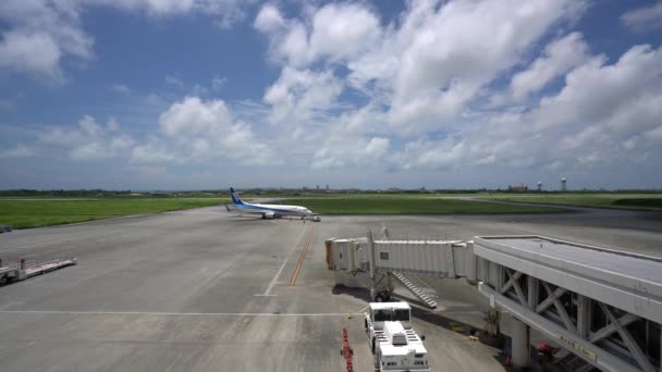 Okinawa Japón Julio 2018 Pista Aterrizaje Pista Del Aeropuerto Miyako — Vídeos de Stock