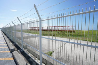 Okinawa, Japan-Temmuz 7, 2018: görünüm Shimojishima Airport, Miyako, Okinawa yakınındaki