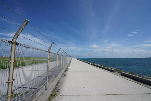 Okinawa, Japan-Temmuz 7, 2018: görünüm Shimojishima Airport, Miyako, Okinawa yakınındaki