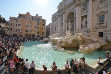 Roma, İtalya-Temmuz 27 2018: Trevi Çeşmesi öğleden sonra