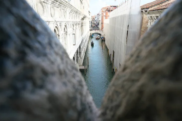 Venecia Italia Julio 2018 Vista Desde Una Ventana Barra Piedra — Foto de Stock