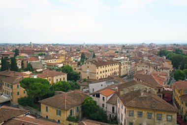Pisa, İtalya-Temmuz 28, 2018: Pisa görünümü şehir tepesinden Leaning Tower Pisa, İtalya.