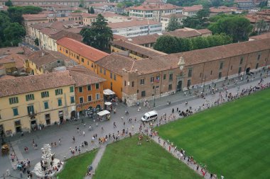 Pisa, İtalya-Temmuz 28, 2018: Pisa görünümü şehir tepesinden Leaning Tower Pisa, İtalya.