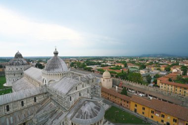 Pisa, İtalya-Temmuz 28, 2018: Pisa görünümü şehir tepesinden Leaning Tower Pisa, İtalya.