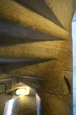 Pisa, İtalya-Temmuz 28, 2018: Pisa, İtalya için Leaning Tower of sarmal aşağıda.