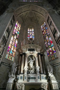 Milan, İtalya-Temmuz 24, 2018: İç Duomo, Milan Gotik Katedrali