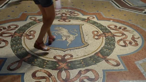 Milan Talya Temmuz 2018 Bayan Dönüyor Galleria Vittorio Emanuele Iyi — Stok video