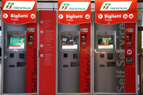 ヴェネツィア イタリア 2018 ヴェネツィアのサンタ ルチア駅券売機 — ストック写真