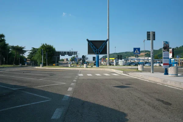 Bologna, İtalya-Temmuz 25, 2018: Servis alanı veya Casalecchio di Reno A1 - otobanı del Sole boyunca dinlenme alanı