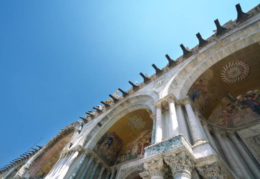 Venice, İtalya-Temmuz 25, 2018: Gargoyles Basilica di San Marco veya Saint Mark, Venedik ataerkil Katedrali Bazilikası