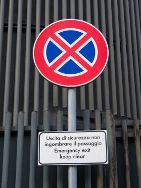 Milan, İtalya-Temmuz 24, 2018: Hayır durdurma, Milan, uyarı yol işareti