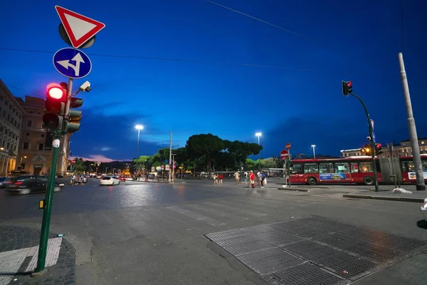 Rome Italië Juli 2018 Tram Vlakbij Station Roma Termini Nacht — Stockfoto