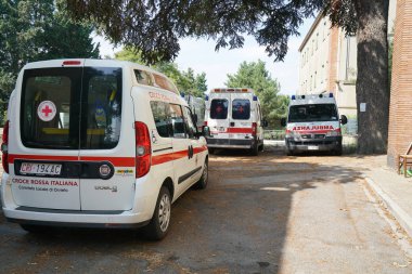 Orvieto, İtalya-Temmuz 28, 2018: Ambulans Park yerinde Belediyesi Office Orvieto, İtalya 