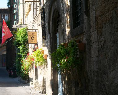 Orvieto, İtalya-Temmuz 28, 2018: Orvieto, Umbria sokakta