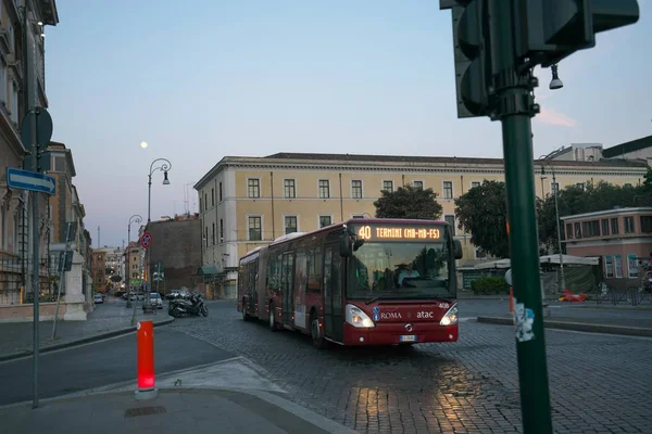 Roma, İtalya-Temmuz 29, 2018: Roma Termini İstasyonu'na doğumundan hemen sonra