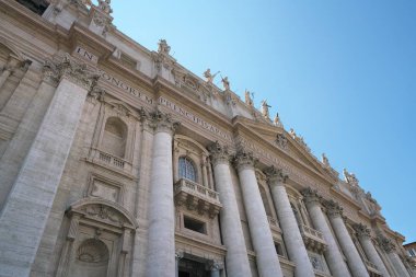 Roma, İtalya-Temmuz 27,2018: St. Peter's Bazilikası'nın ve Saint Peter's Square, Vatikan, Roma Conciliazione sokaktan görüntülendi