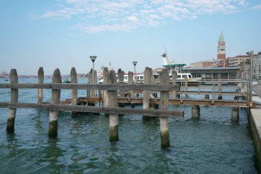 Venice, İtalya-Temmuz 25, 2018: Vapur İskelesi Venedik