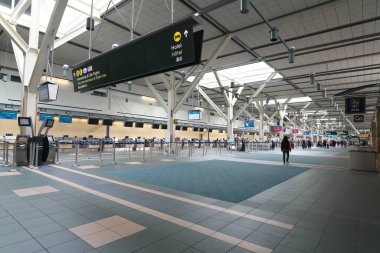 Vancouver, Kanada-Eylül 13, 2018: Check-in Vancouver Airport Uluslararası Terminal sayaçları