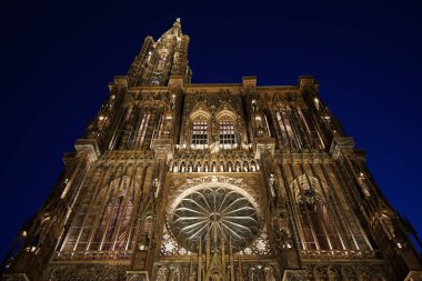 Strasbourg, Fransa-Ekim 12, 2018: Strazburg, Fransa ' nın Notre Dame Katedrali'nde şafak