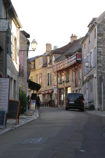 Vezelay Frankrike Oktober 2018 Saint Pierre Street Mot Basilikan Sainte — Stockfoto