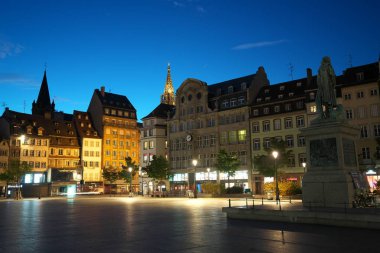 Strasbourg, Fransa - 12 Ekim 2018: Place Kleber görünümünü. Place Kleber - Strasbourg şehir merkezinde en büyük Meydanı. Alan dünya miras alanı sınıflandırılır.