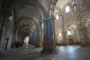 Vezelay, Fransa-Ekim 16, 2018: Basilica Sainte-Marie-Madeleine Vezelay içinin