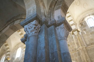 Vezelay, Fransa-Ekim 16, 2018: Basilica Sainte-Marie-Madeleine Vezelay içinin