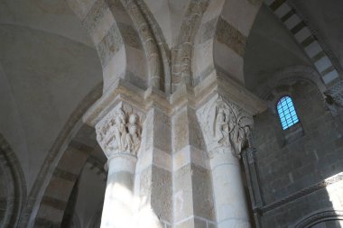 Vezelay, Fransa-Ekim 16, 2018: Basilica Sainte-Marie-Madeleine Vezelay içinin