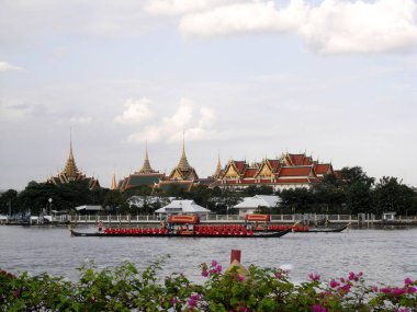 Bangkok, Tayland-Ekim 30, 2007: Royal mavna alayı Chao Phraya Nehri Bangkok, Tayland için düzenlenen