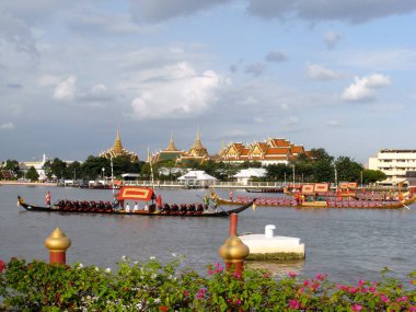 Bangkok, Tayland-Ekim 30, 2007: Royal mavna alayı Chao Phraya Nehri Bangkok, Tayland için düzenlenen