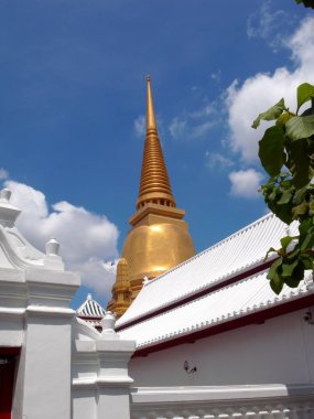 Bangkok, Tayland-Mart 7, 2012: Wat Bowonniwet Vihara Bangkok. Kral Bhumibol Adulyadej son ebedi istirahat yeri olduğunu.