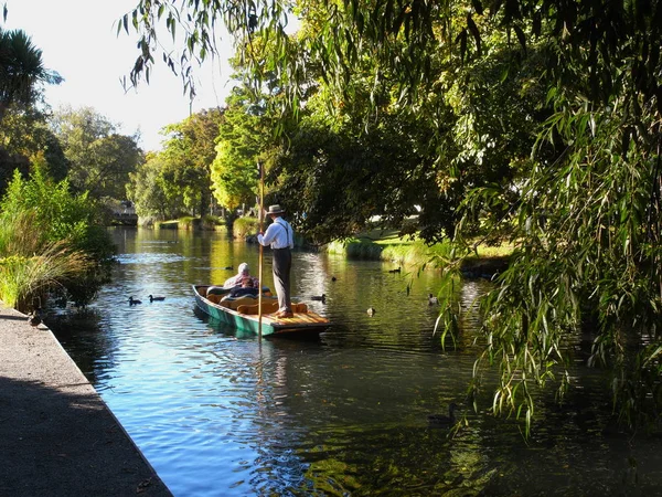 Christchurch, Yeni Zelanda-Mart 23, 2010: Christchurch, The Avon nehri