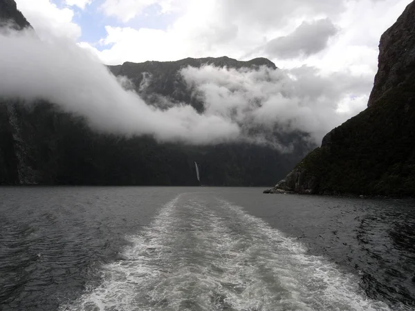 Milford Sound Nový Zéland Březen 2010 Vodopád Milford Sound — Stock fotografie