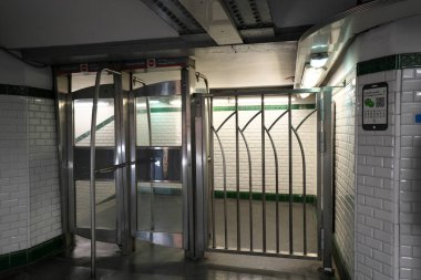 Paris, Fransa-Ekim 16, 2018: Opera Metro İstasyonu Paris, Fransa