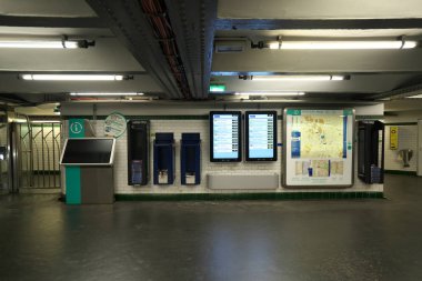 Paris, Fransa-Ekim 16, 2018: Opera Metro İstasyonu Paris, Fransa