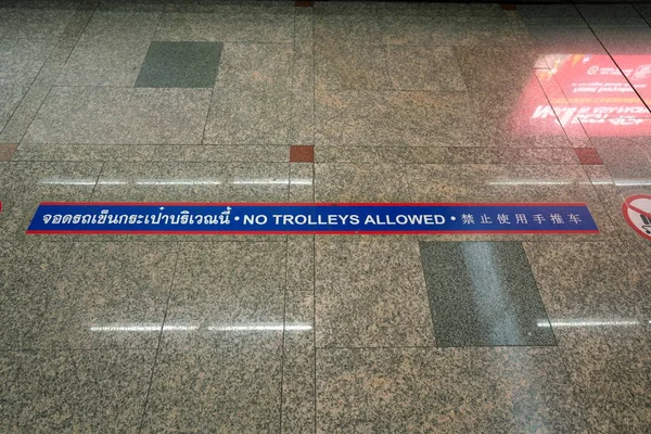 Bangkok Thailand December 2018 Geen Trolleys Toegestaan Teken Geschreven Het — Stockfoto