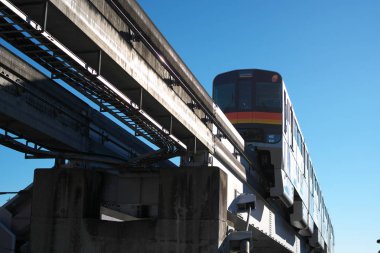 Tokyo, Japonya-Aralık 14, 2018: Monorail araç çalışır Tokyo banliyösünde