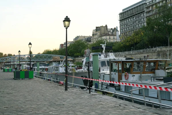 Παρίσι Γαλλία Οκτωβρίου 2018 Αγκυροβολημένα Σκάφη Στο Λιμάνι Της Άρσεναλ — Φωτογραφία Αρχείου