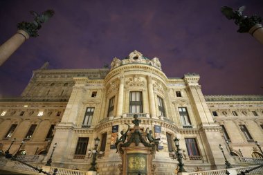 Paris, Fransa-Ekim 16, 2018: Palais Garnier'e veya Opera Ulusal de Paris sabahın erken saatlerinde