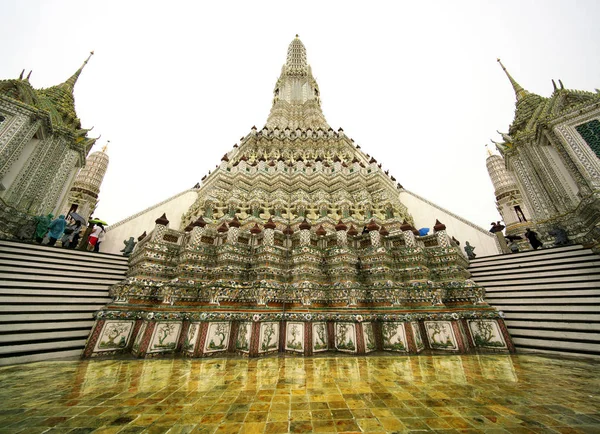 Bangkok Thailand December 2018 Wat Arun Temple Dawn Bangkok Rainy — стоковое фото