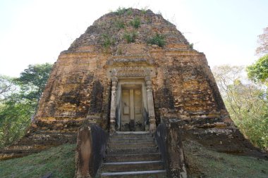 Kampong Thom, Kamboçya-Ocak 12, 2019: Prasat Tao Sambor olduğunuzu Kuk Kamboçya'daki bir yanlış kapı