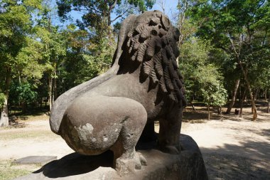 Kampong Thom, Kamboçya-Ocak 12, 2019: Aslan-Sambor olduğunuzu Kuk Kamboçya'Prasat Tao heykeli
