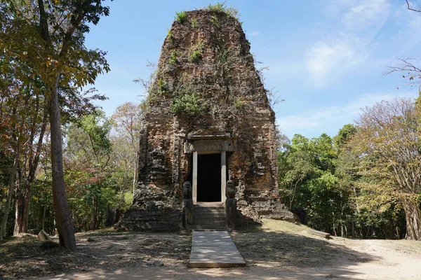 Kampong Thom, Kamboçya-Ocak 12, 2019: Prasat Tao Sambor olduğunuzu Kuk Kamboçya'daki bir cephe