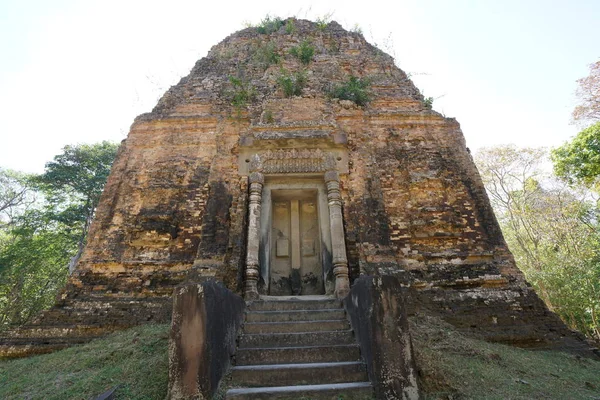 Kampong Thom, Kamboçya-Ocak 12, 2019: Prasat Tao Sambor olduğunuzu Kuk Kamboçya'daki bir yanlış kapı
