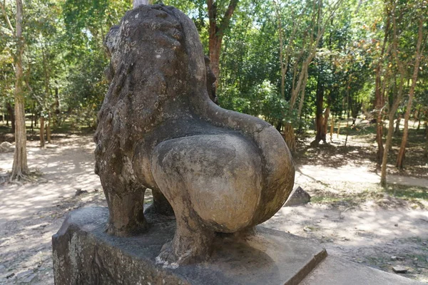 Kampong Thom Kambodja Januari 2019 Staty Lion Prasat Tao Sambor — Stockfoto