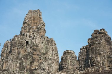 Siem Reap,Kamboçya-Januay 11, 2019: Bodhisattva yüz kuleleri Bayon, Angkor Thom, Siem Reap doğu kapısı yakınında görüntülendi
