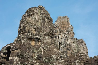 Siem Reap,Kamboçya-Januay 11, 2019: Bodhisattva yüz kuleleri Bayon, Angkor Thom, Siem Reap doğu kapısı yakınında görüntülendi