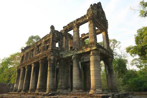 Siem Reap Camboya Januay 2019 Templo Dos Pisos Con Columnas —  Fotos de Stock