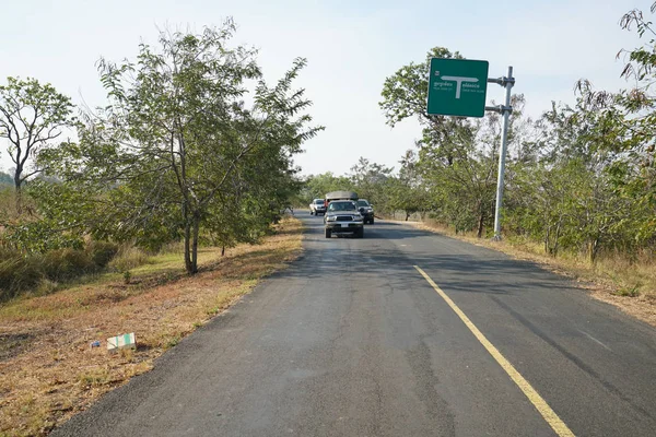 Preah Vihear, Kamboçya-Ocak 10, 2019: Preah Vihear Tapınağı denetim noktası, Kamboçya dik giden yol