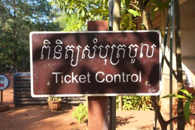 Siem Reap, Kamboçya-Ocak 9, 2019: Bilet kontrolünü Banteay Srei içinde Siem Reap, Kamboçya